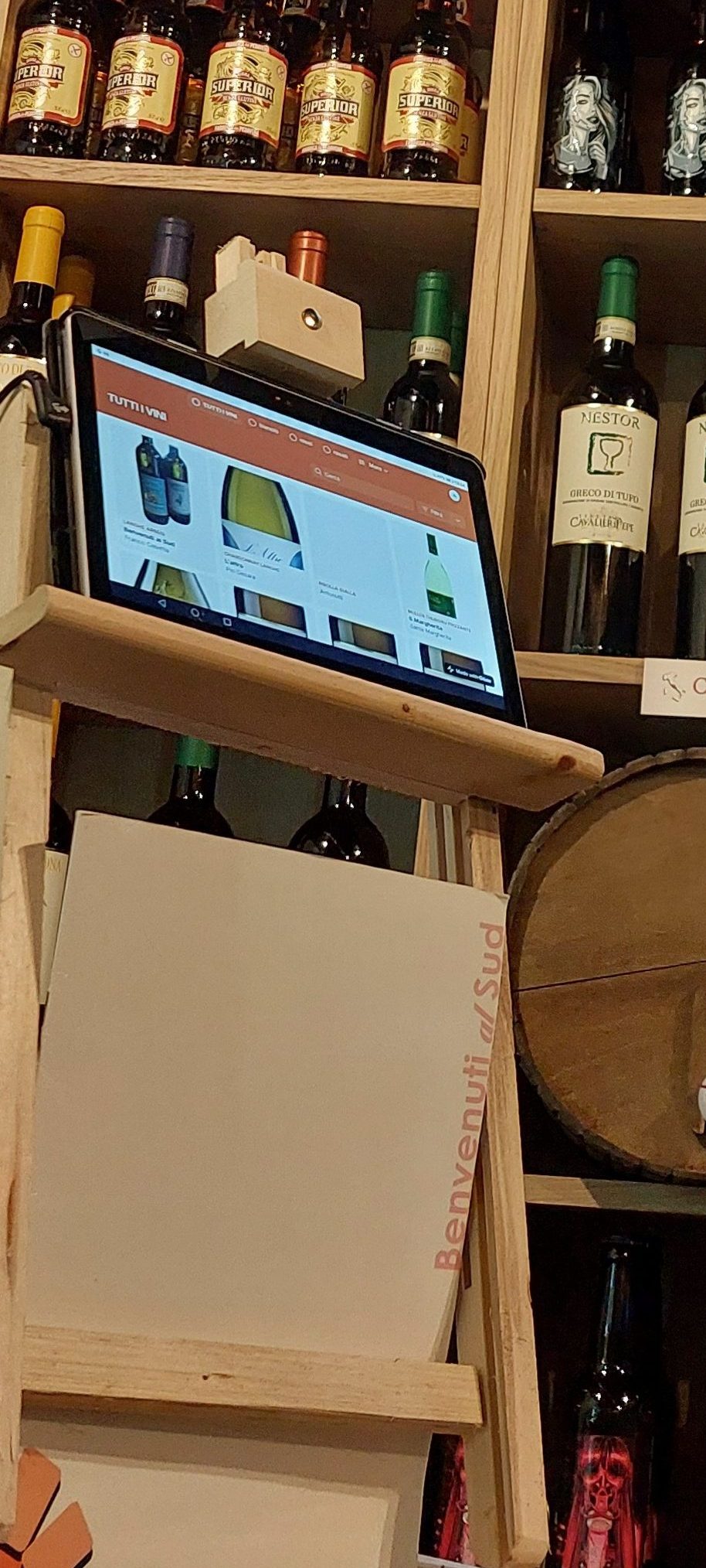 Scopri il Vino Perfetto con il Nostro Tablet: Un’Esperienza Unica per Ogni&nbsp;Cliente